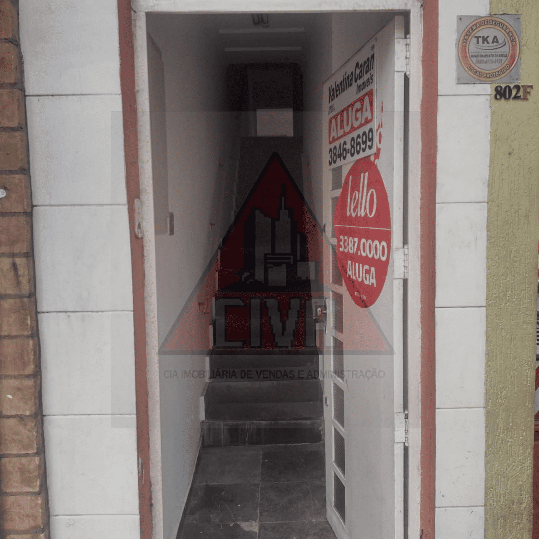 FACHADA COM LOGO.png